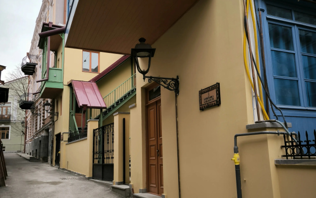 Частный Дом Tbilisi Central Apartment