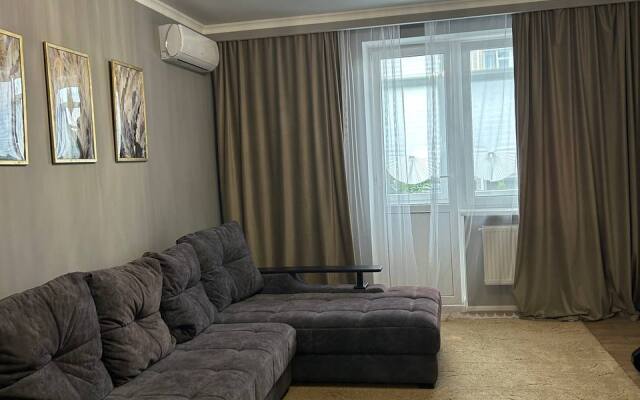 Prostornaya Dvukhkomnatnaya Flat