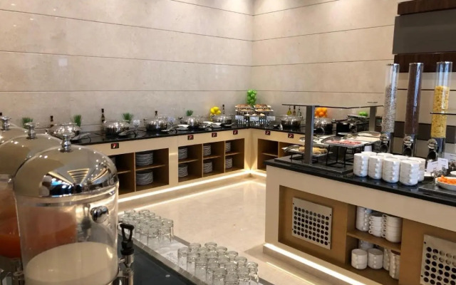 Golden Tulip Media Hotel