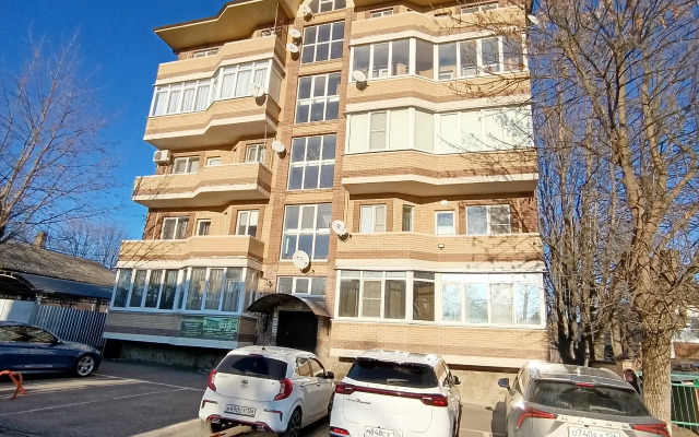 Dvuhkomnatanaya s Dvumya Lodzhiyami Flat