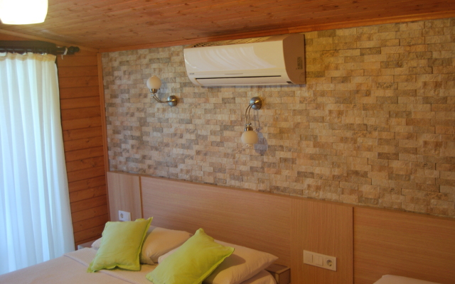 Nuri's Beach Bungalow