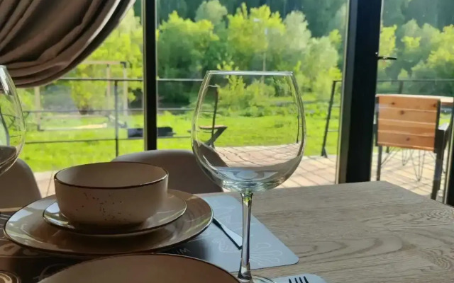 Шале двухэтажный А-фрейм с панорамным остеклением и террасой