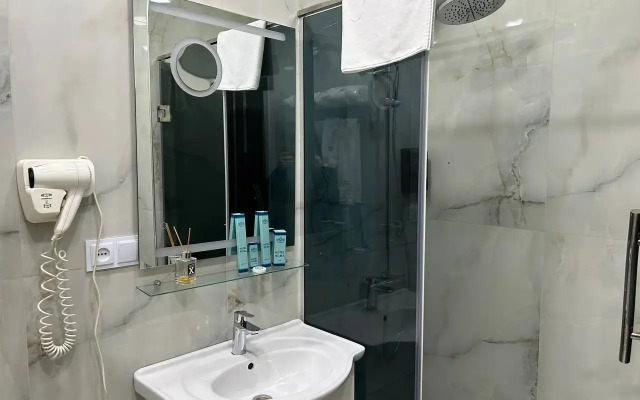 Отель Roma Yerevan & Tours