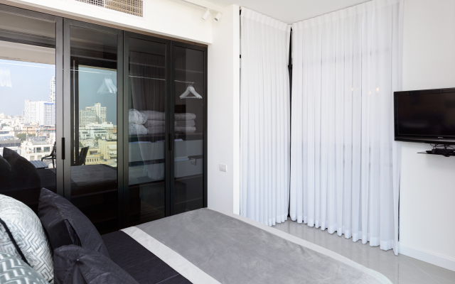 High End & City View by FeelHome