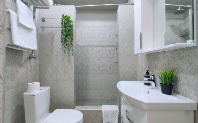 Dvukhkomnatnaya Molodogvardeyskaya 2/95 Flat