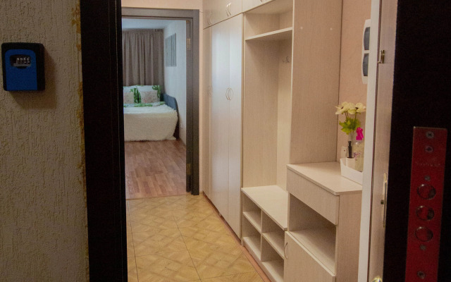 Квартира на Охтинской аллее 10к1