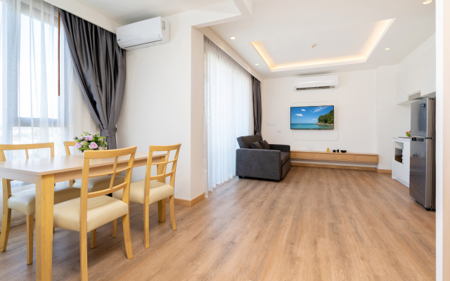 Aristo Beach Resort condo by Roominger Hotel