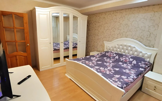 Апартаменты на проспекте Победы 132