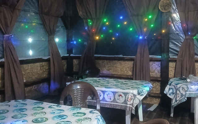 Гостевой дом в Пицунде у озера Наала