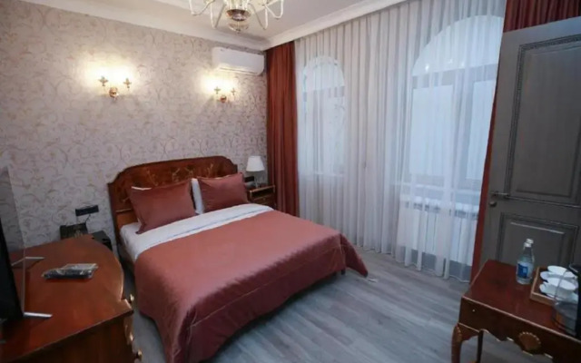West Inn Palace Hotel