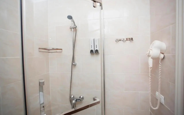 Aruna Hotel