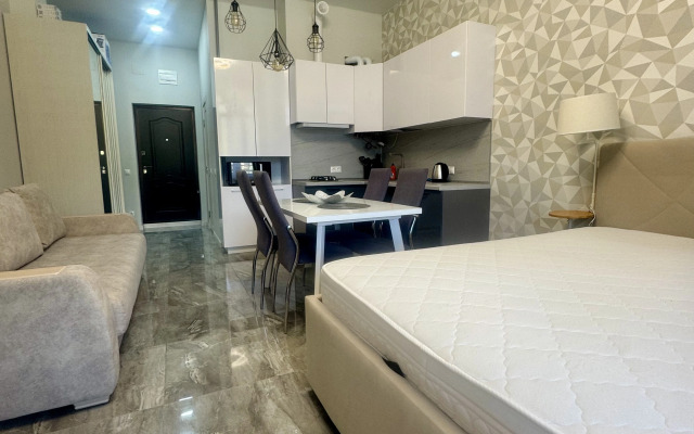 Квартира Просторная студия с террасой напротив отеля Мариотт