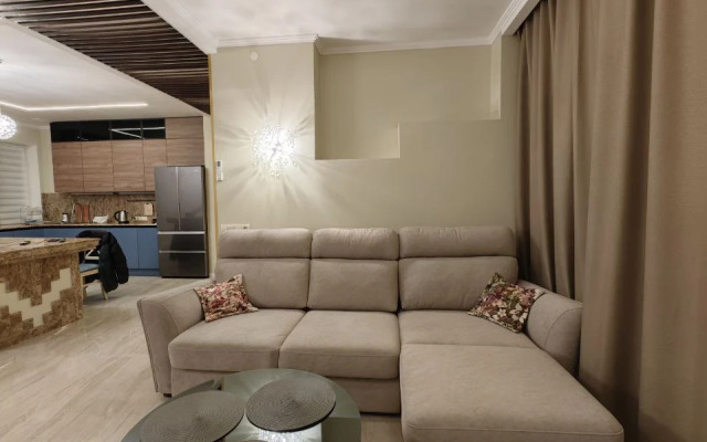 Dom s podogrevaemym basseynom Private house