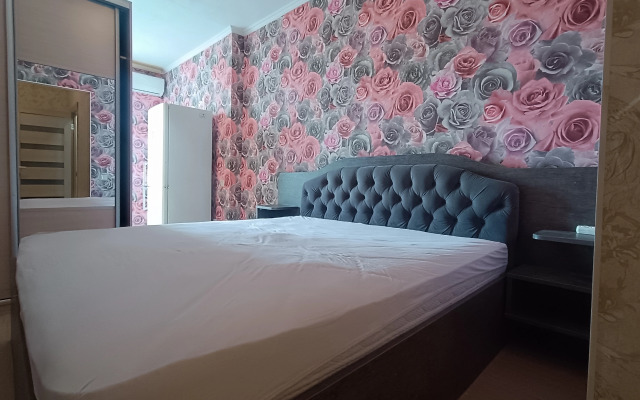 Na Romashke S Vidom Na Gory Flat