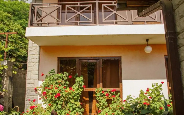 Astaspring Guest House