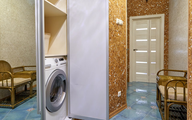 Апартаменты с бассейном Актёр Гелакси