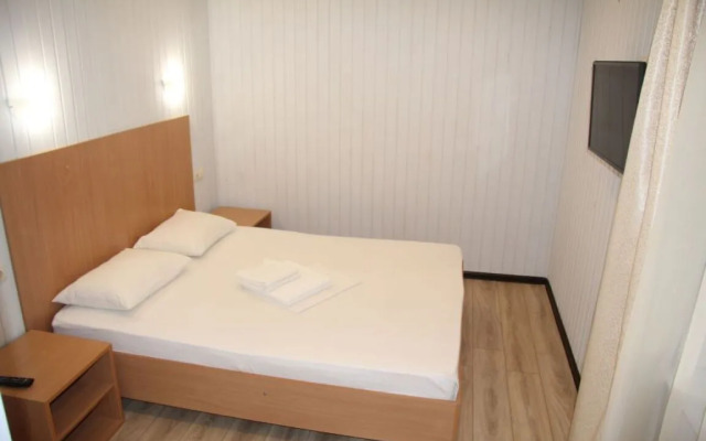 Peak Season 4 Apartments