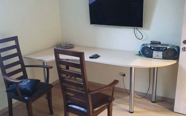 Na Novo-Revolyutsionnoy Guest House