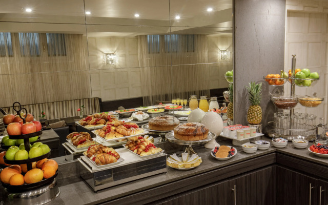 Отель Royal Court