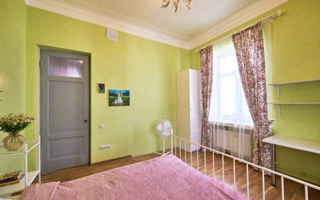 Apartments ARSENIKA near the metro and park, 10 minutes drive from the Kremlin