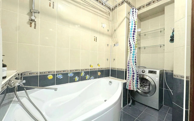 Квартира Трехкомнатная с Балконом и Кондиционером в Центре на Весенней