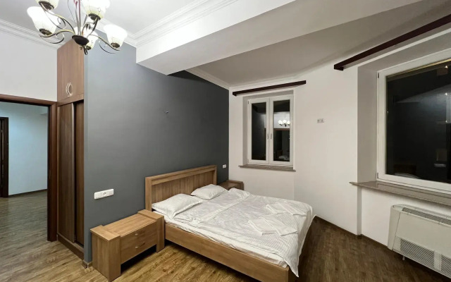 Trekhkomnatnaya Prostornaya na Severnom Prospekte, Hh556 Flat