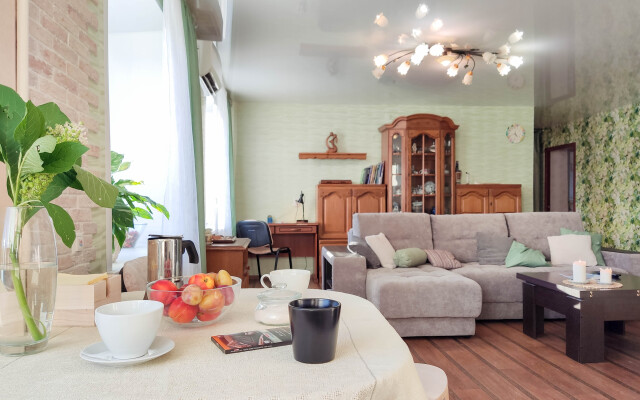 Mishel V Tsentre Set Yokhoum Apartments