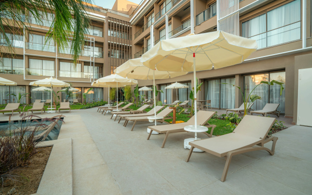 Prive Suite Side & Spa  (Adult Only 16+)