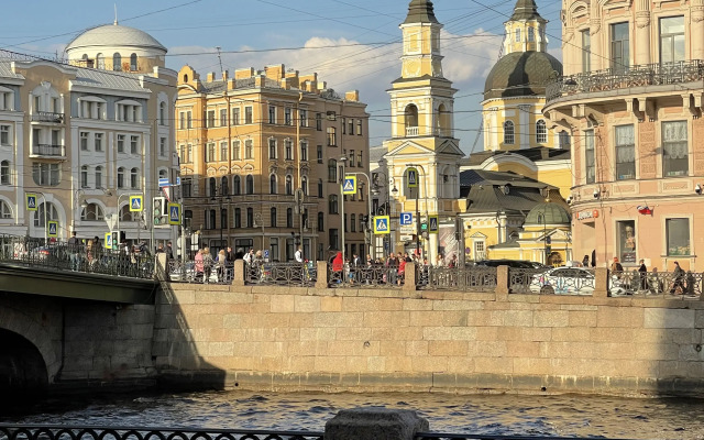 Апартаменты Три Спальни и Два Санузла на Моховой 42