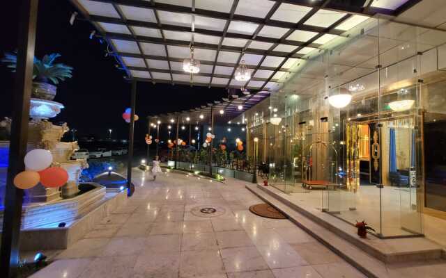 Camphor Hotel