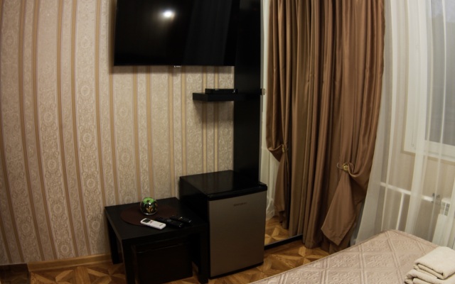 Den i Noch na Profsoyuznoy hotel