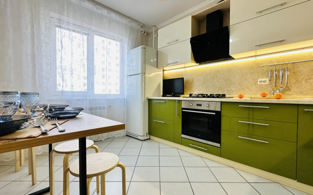 Uyutnaya Dvukhkomnatnaya Nedaleko Ot Trk Planeta Flat