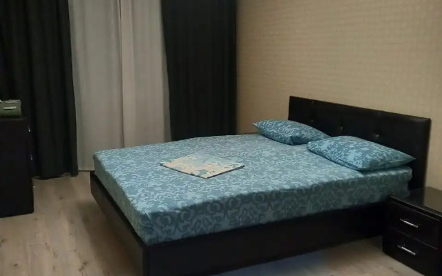 Iz tryokh komnat Flat