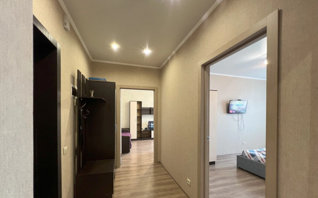 V Novom Dome V Tsentre Goroda Flat