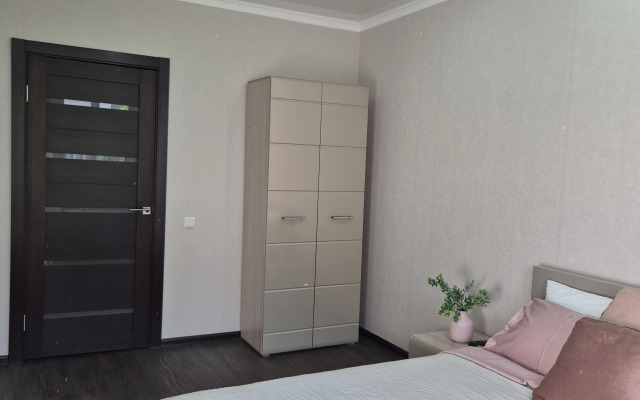 93 Na Prospekte Miru 4 Apartments