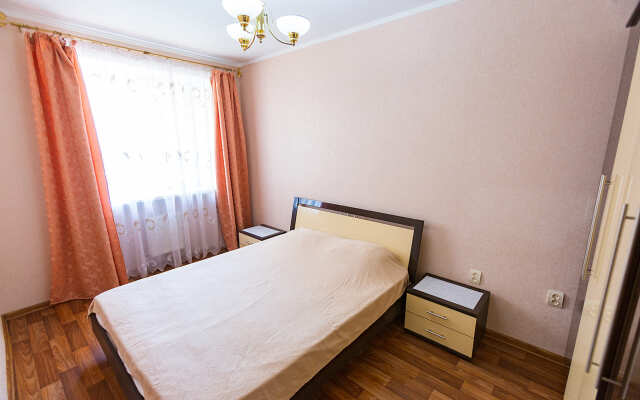 V Tsentre po Boyevoy 36/1 Apartments