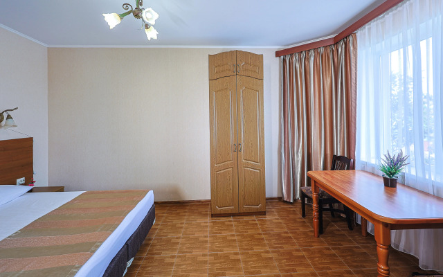 Kiparis Hotel