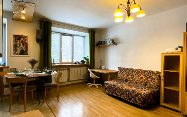 Na Bolshoy Oktyabryskoy Flat