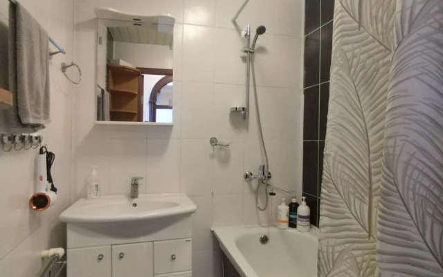 Vmestitelnaya I Uyutnaya 2 Komnatnaya Flat