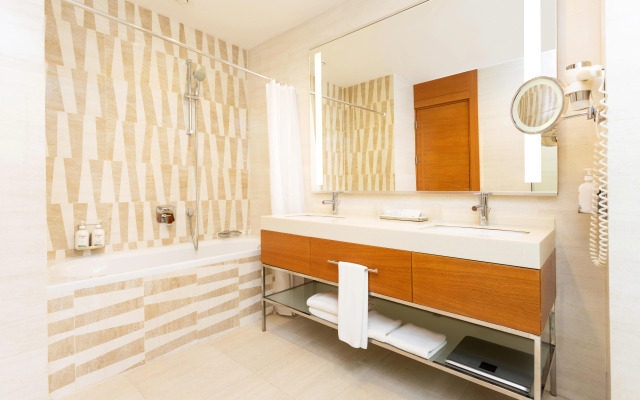 Отель Holiday Inn Baku