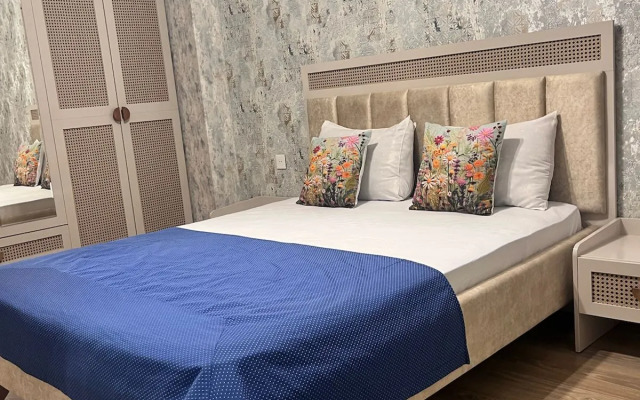 Boulevard Side Apartments