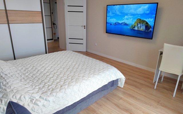 Svetlaya kvartira s prekrasnym vidom Flat
