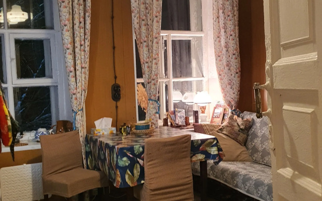 V starinnom osobnyake Revolyutsioner Ikonnikov Flat