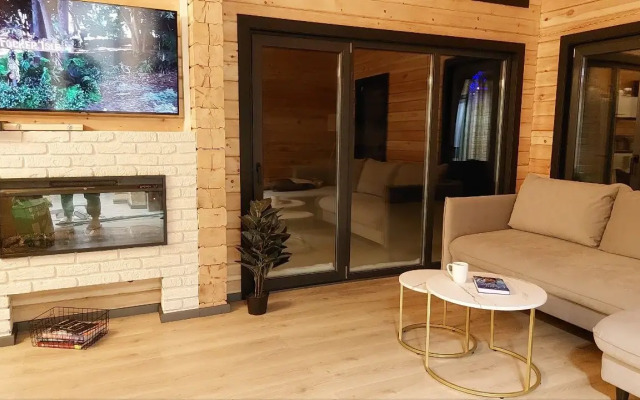 Villa Derevyanny Dom with fireplace V Lesu Na Slavyanskoy