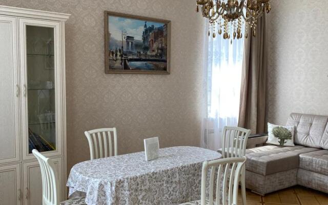 Апартаменты Двухкомнатная квартира на Жуковского 34