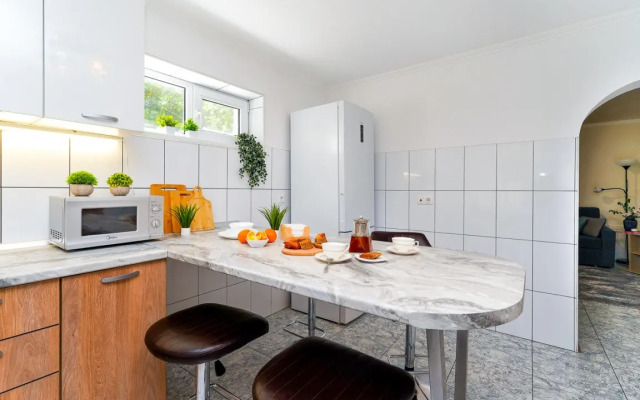 3 Gosti-24 Na Krymskoy Apartment
