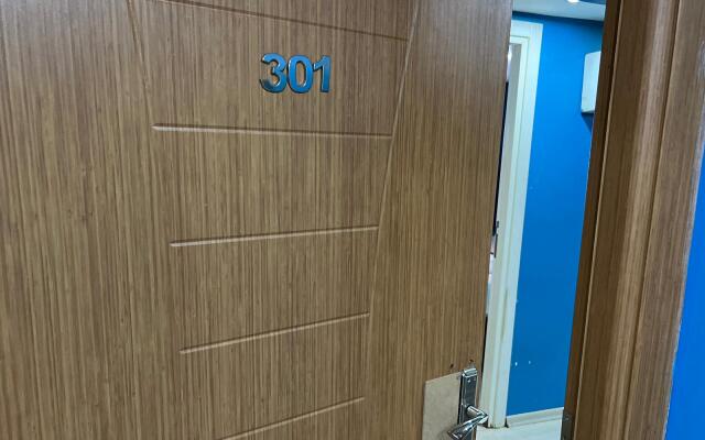 Отель Moon Blue