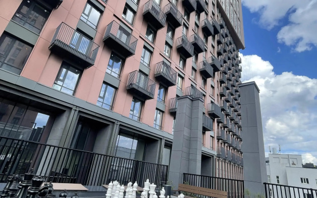 Roskoshnaya Flat