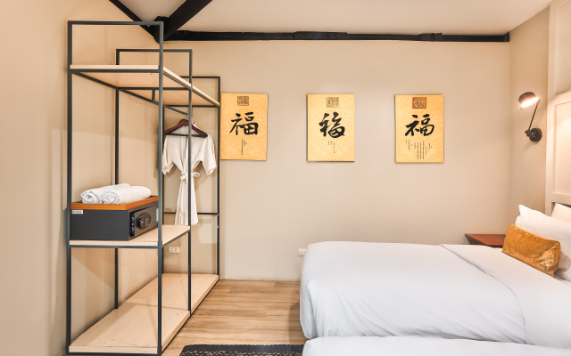 Prince Theatre Heritage Stay Hostel - Silom