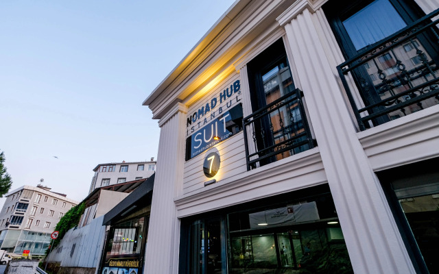 Отель Nomad Hub Istanbul Suit